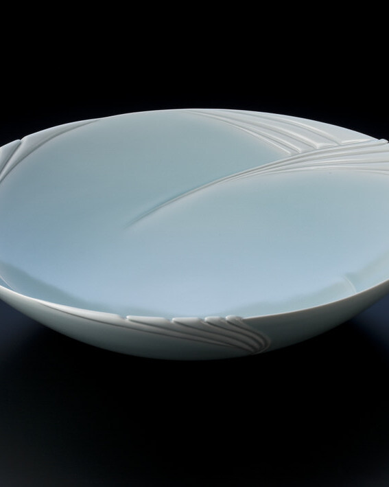 青磁堆磁線文鉢