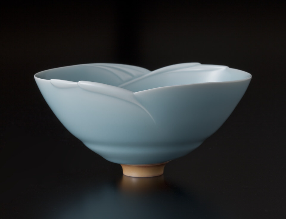 青磁堆磁線文盌