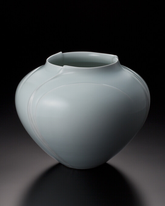 青磁堆磁線文壷