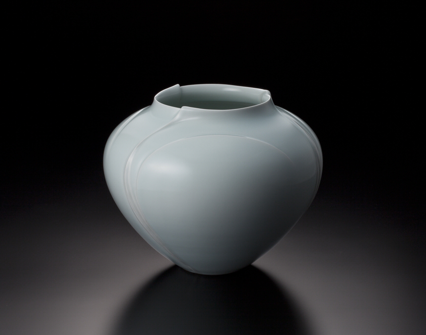 青磁堆磁線文壷