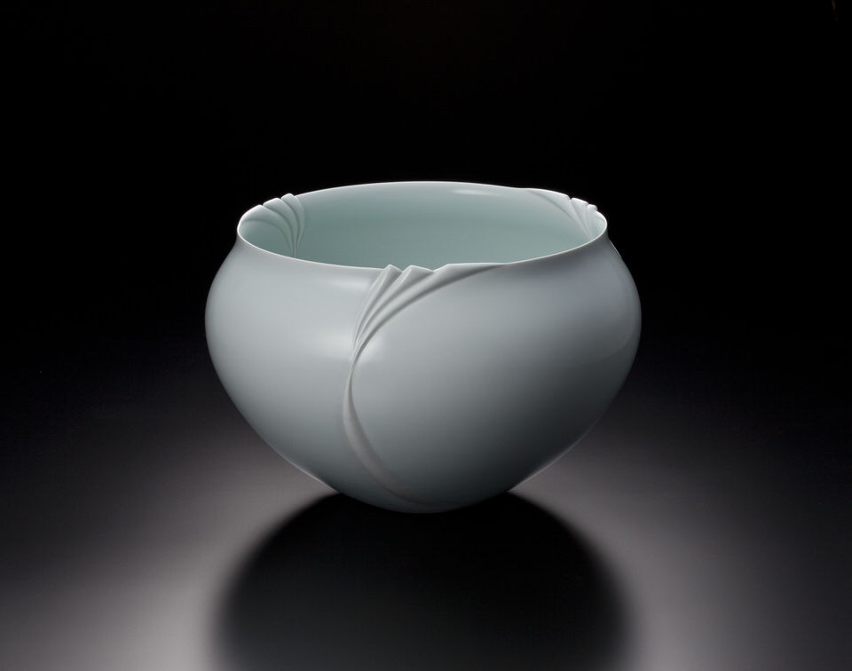 青磁堆磁線文壷