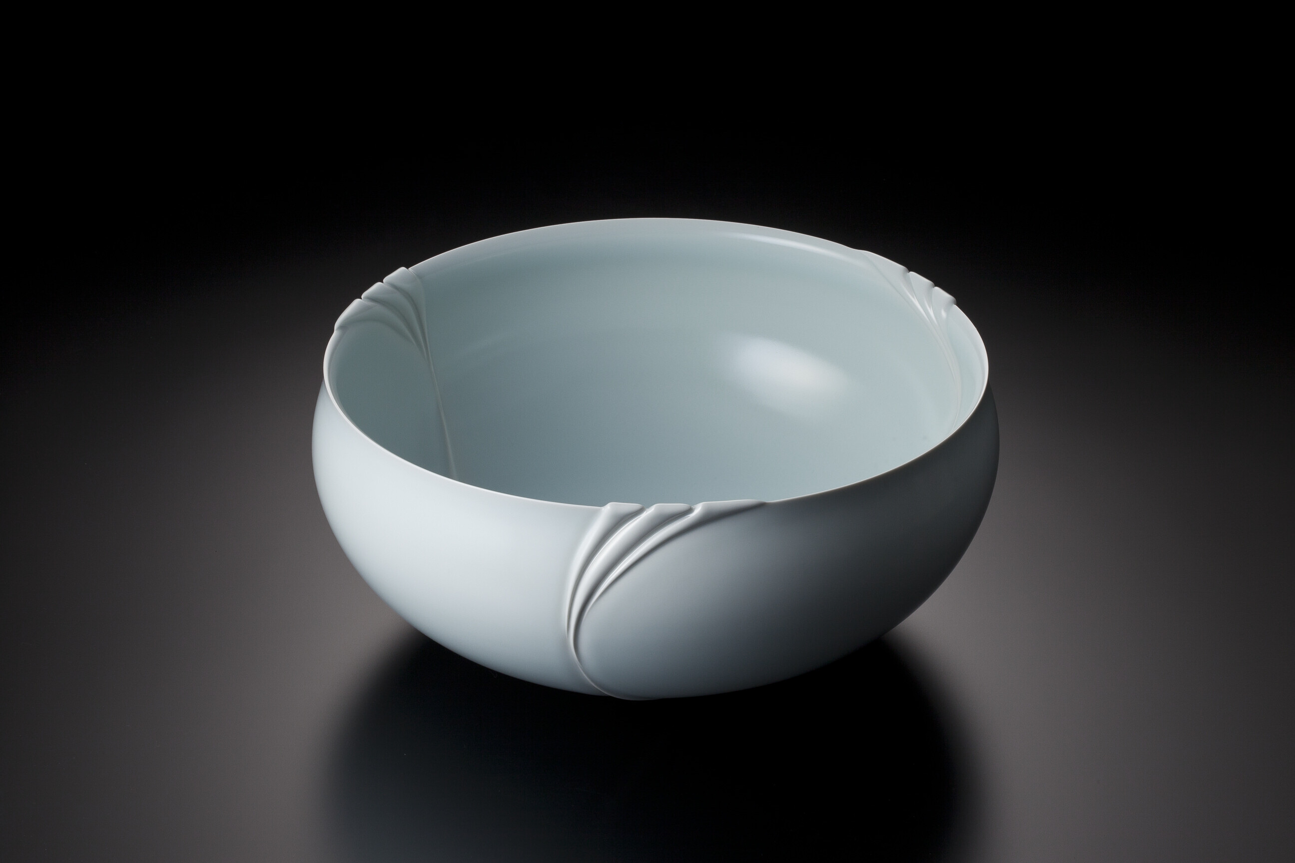 青磁堆磁線文鉢