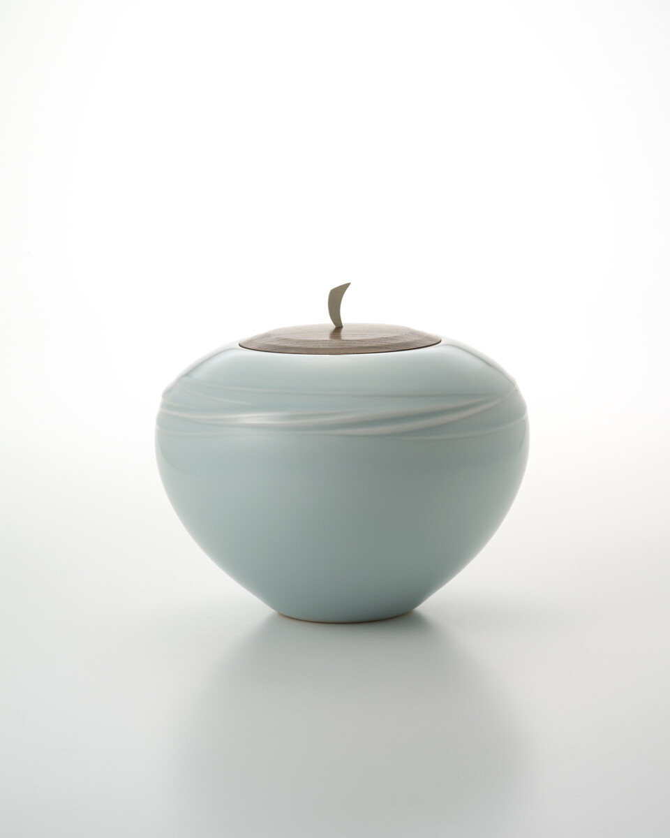 青磁堆磁線文水指