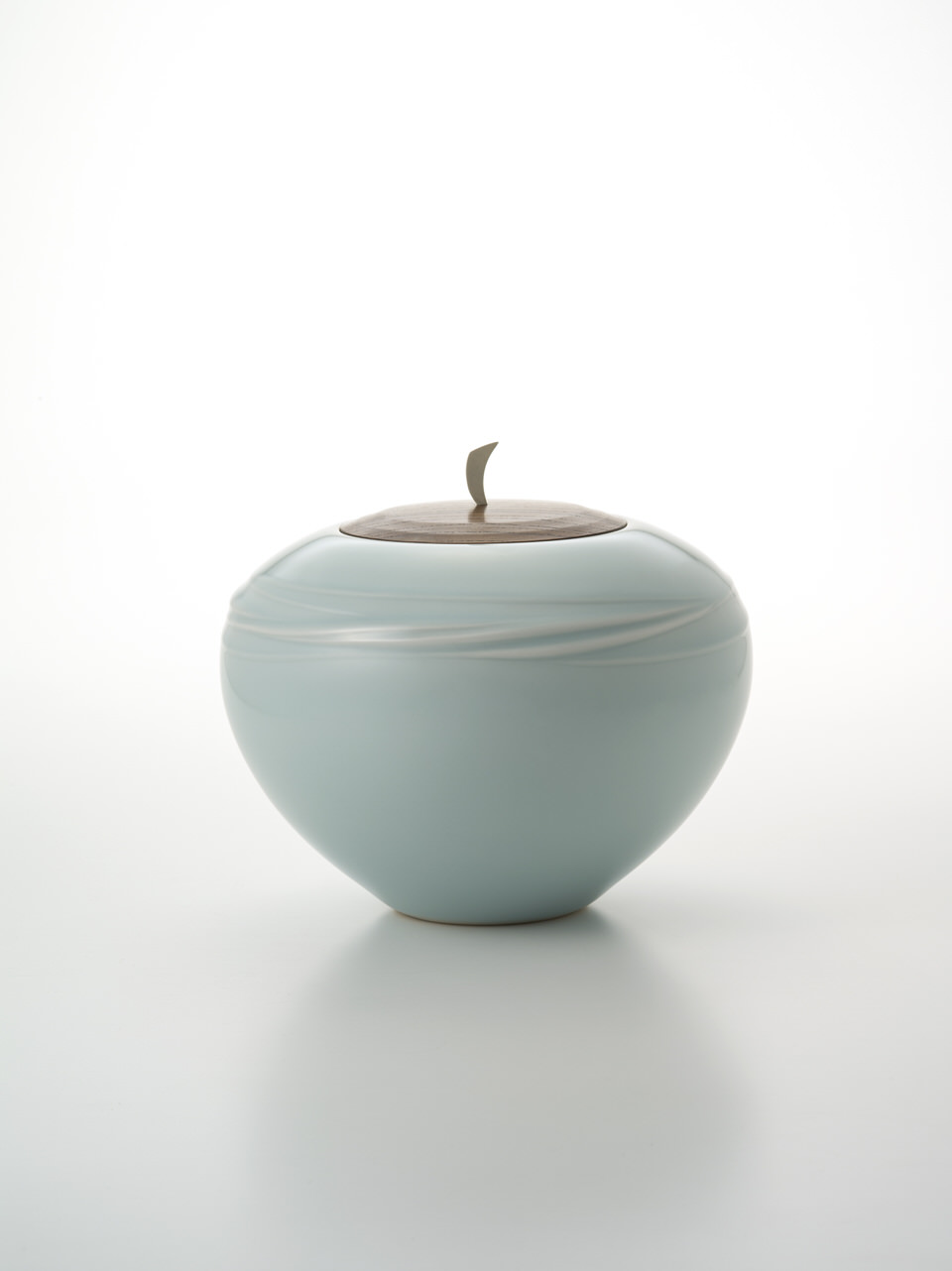 青磁堆磁線文水指