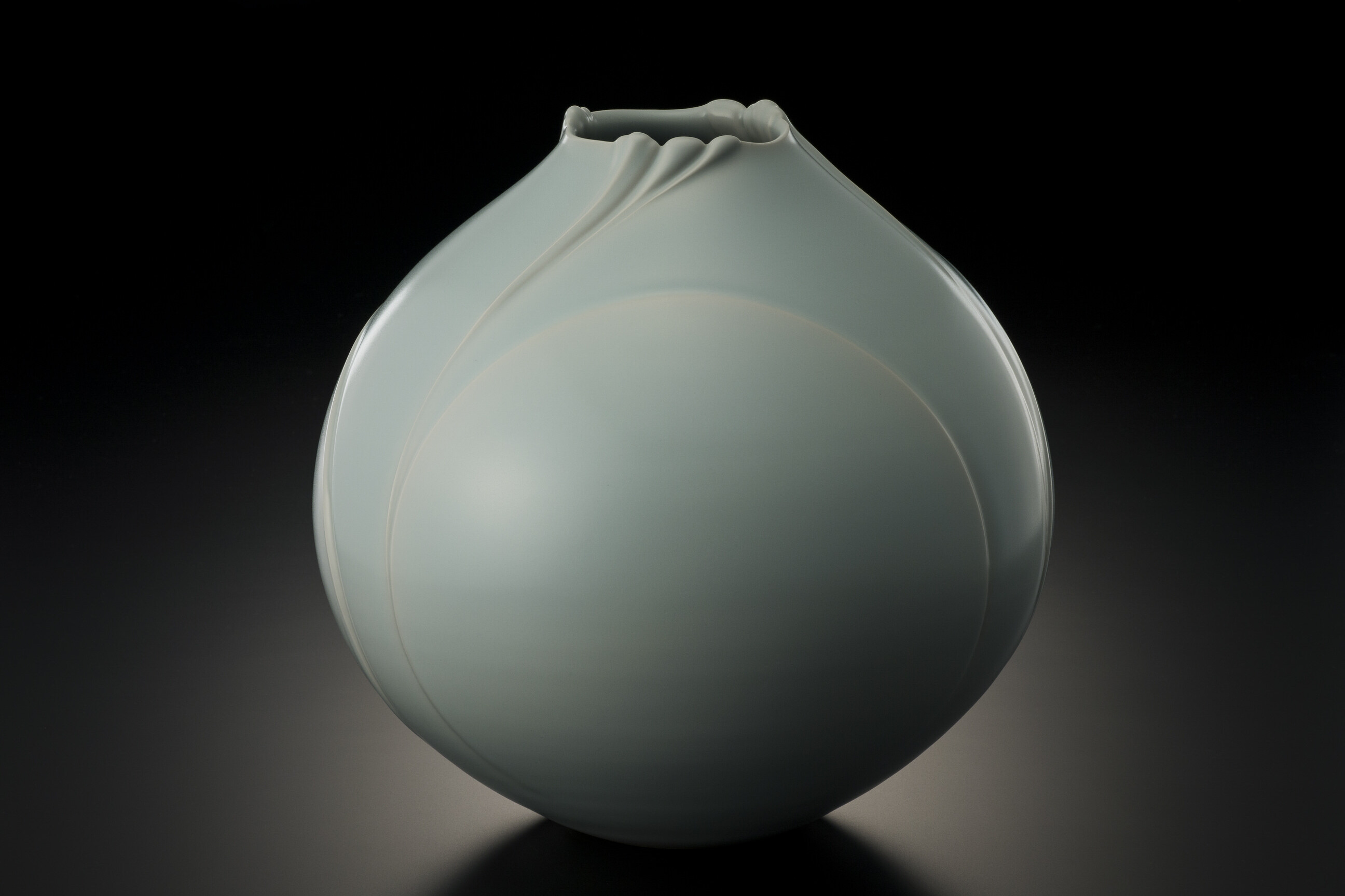 青磁堆磁線文壷