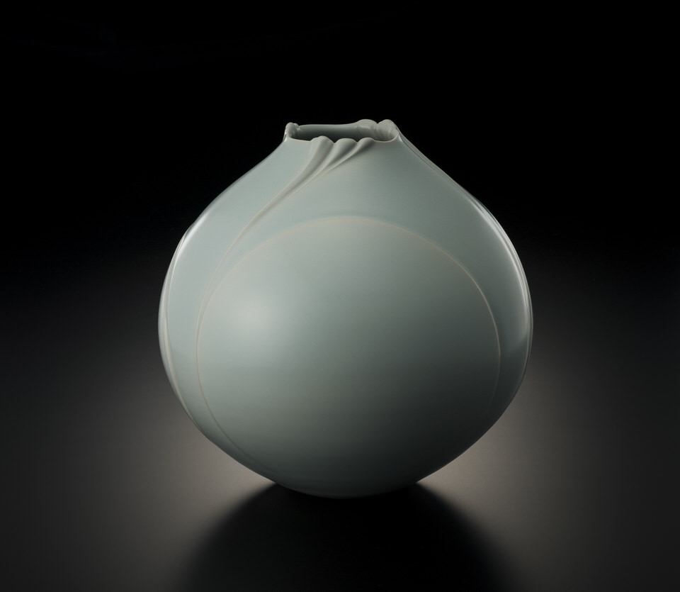 青磁堆磁線文壷