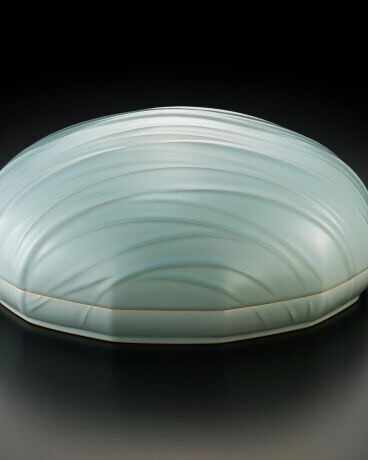 青磁堆磁線文陶筥