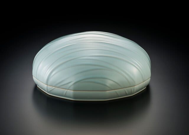 青磁堆磁線文陶筥