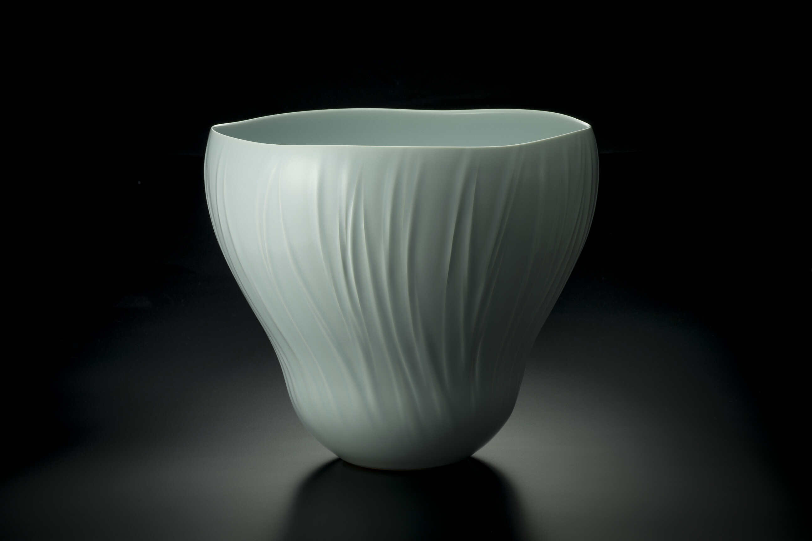 青磁堆磁線文鉢