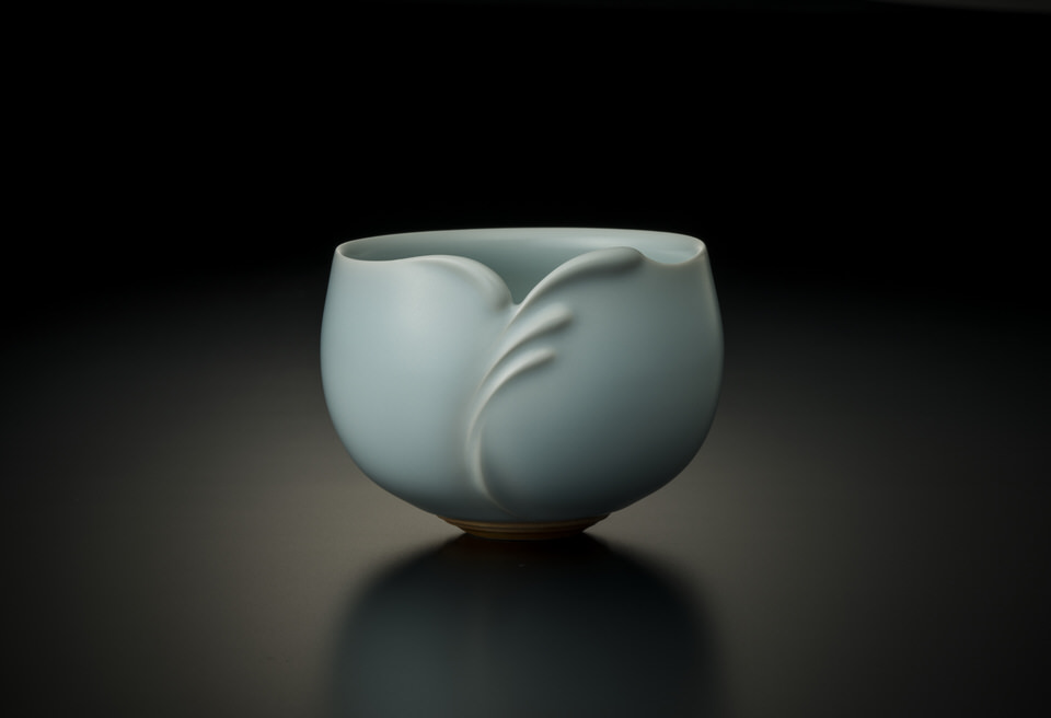 青磁堆磁線文茶盌