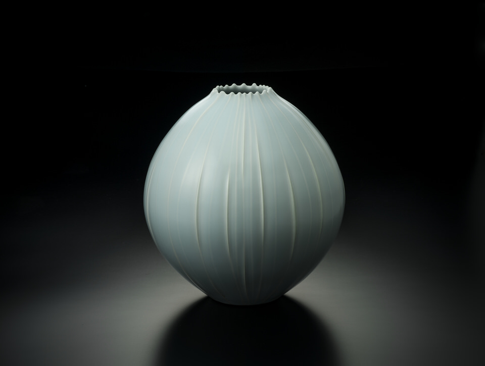 青磁堆磁線文壷