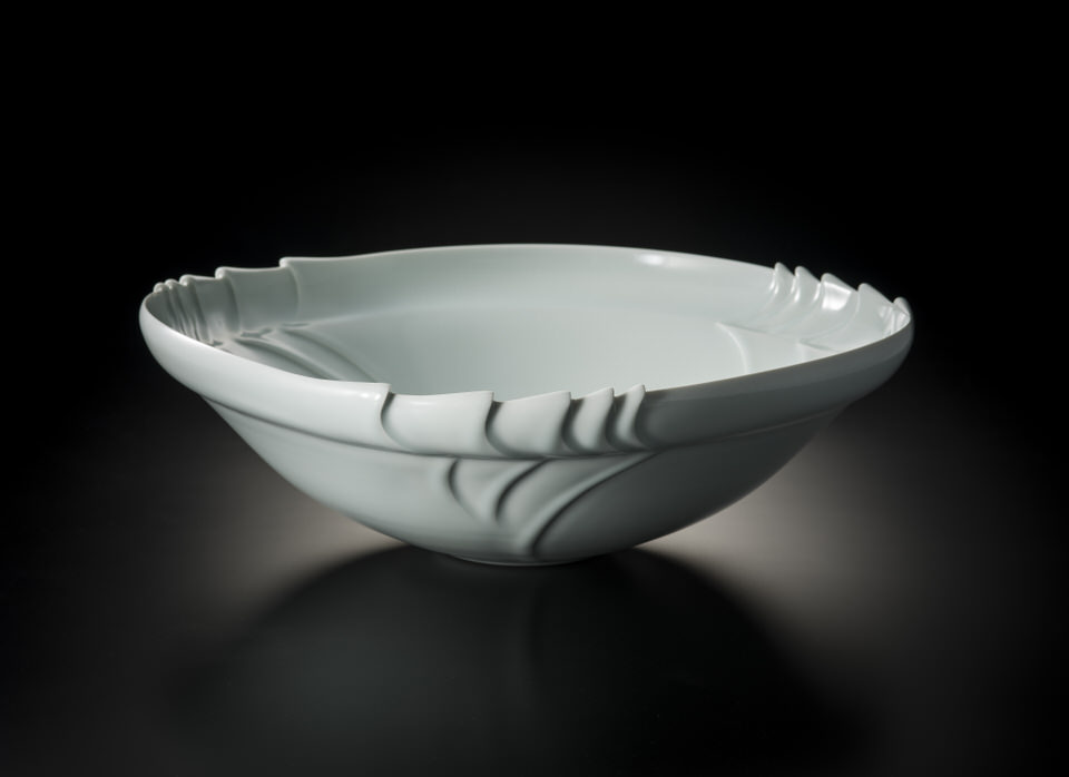 白磁堆磁線文鉢