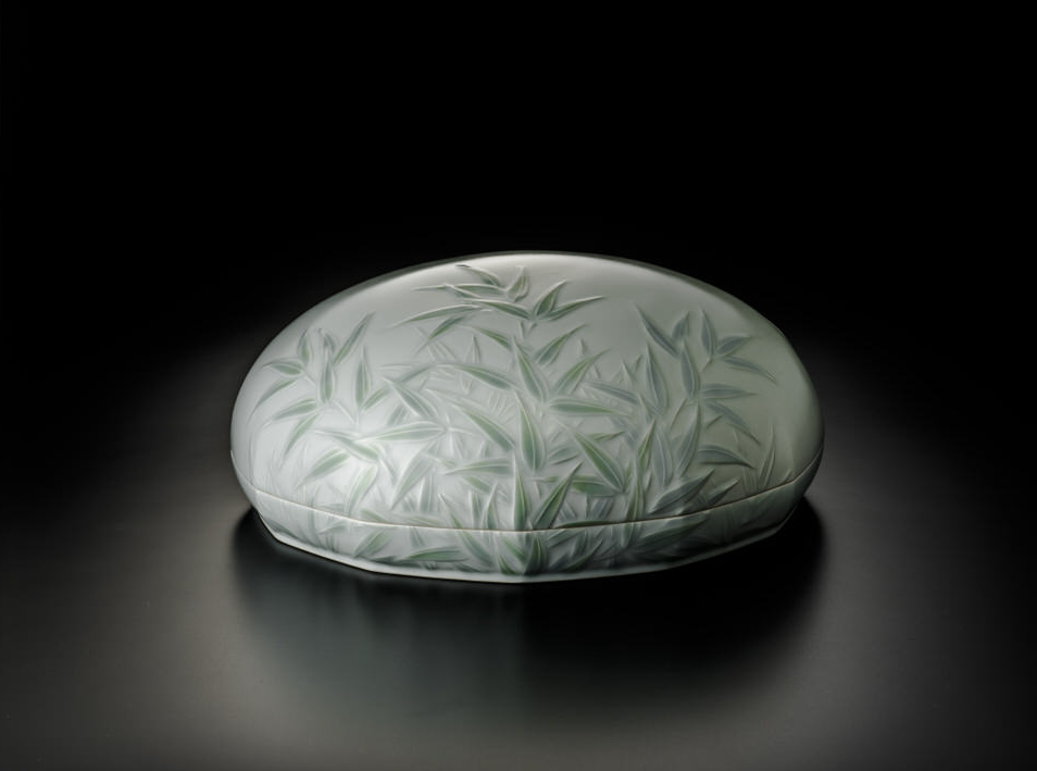 堆磁釉彩笹文陶筥